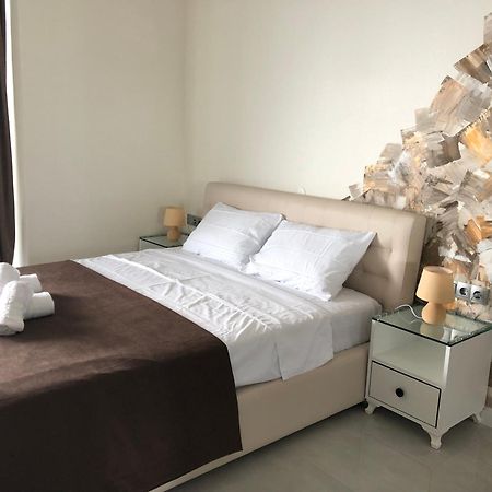 Black Sea VI Dari Apartments バトゥーミ エクステリア 写真