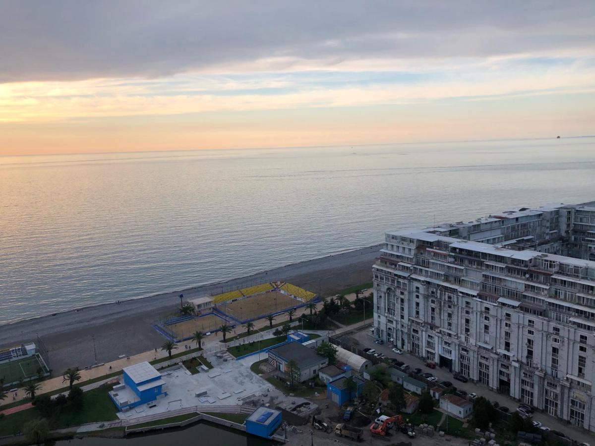 Black Sea VI Dari Apartments バトゥーミ エクステリア 写真