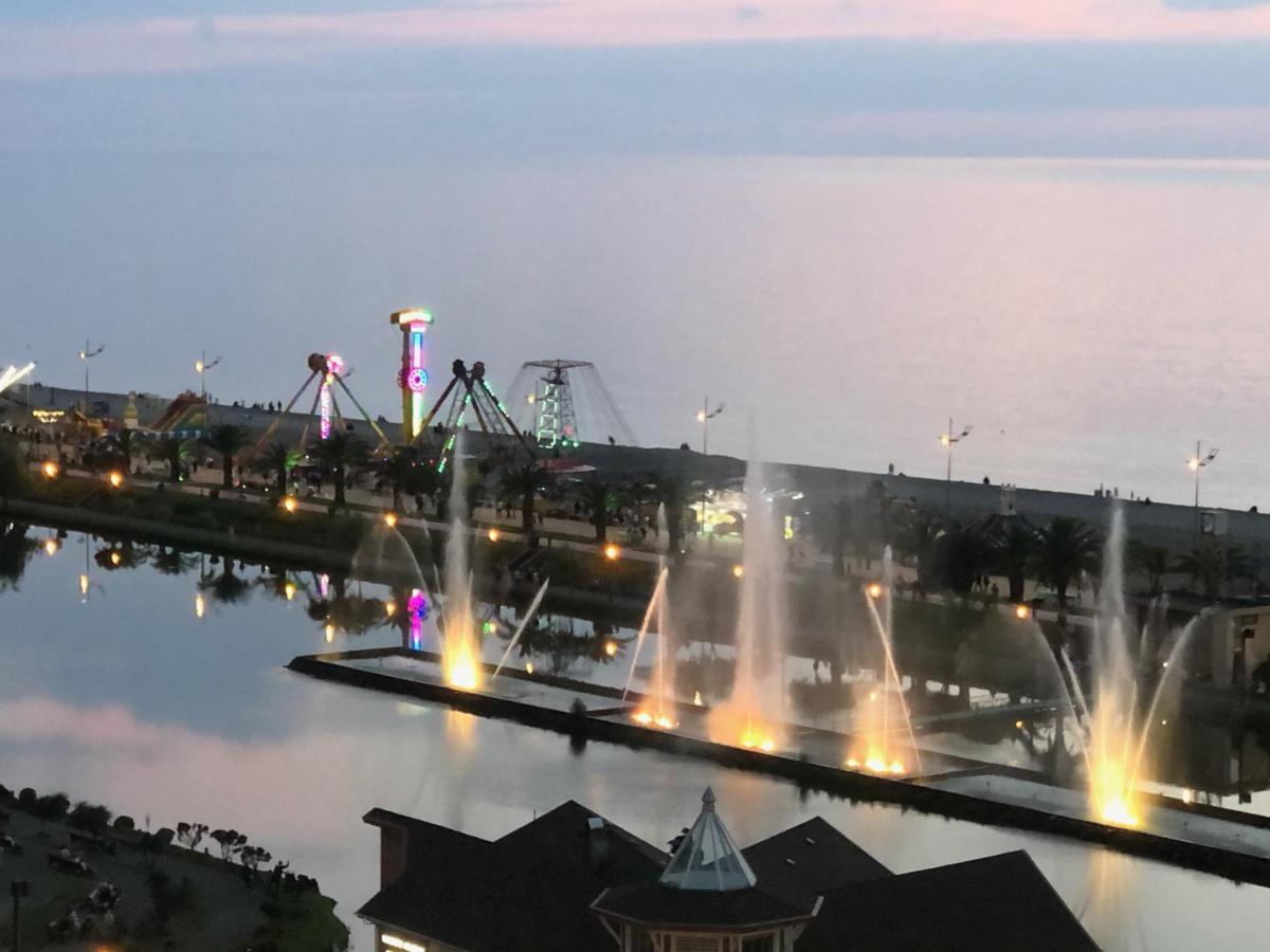 Black Sea VI Dari Apartments バトゥーミ エクステリア 写真