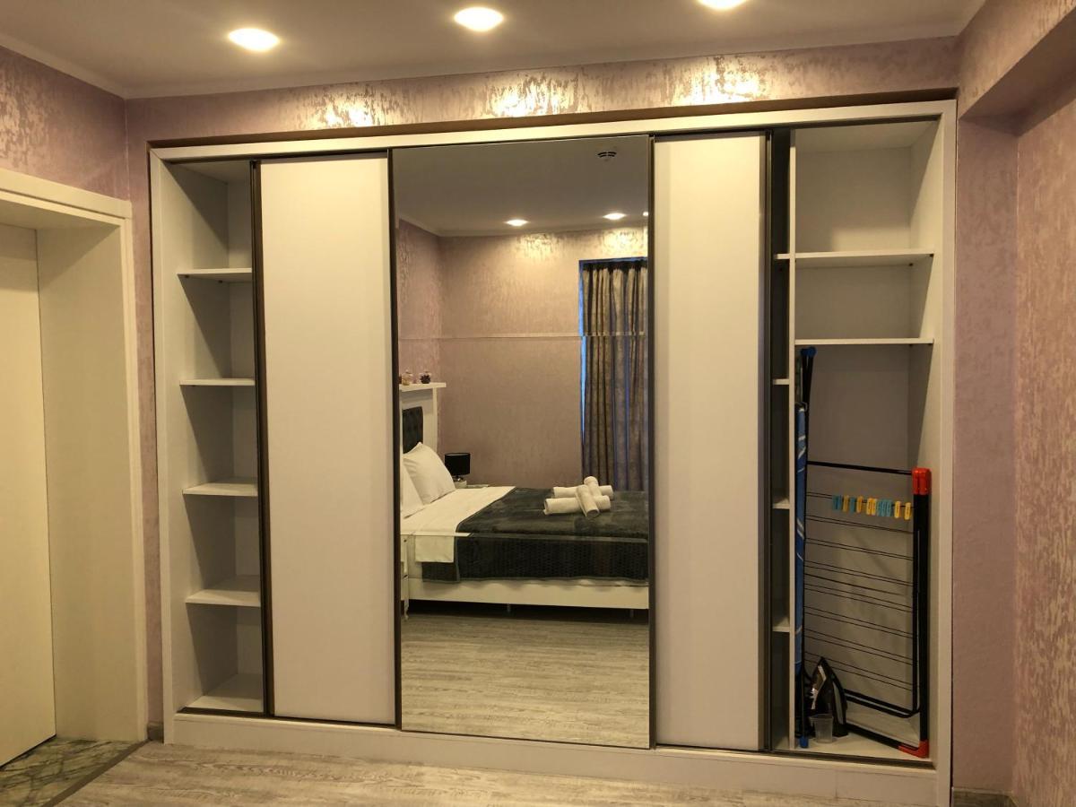 Black Sea VI Dari Apartments バトゥーミ エクステリア 写真