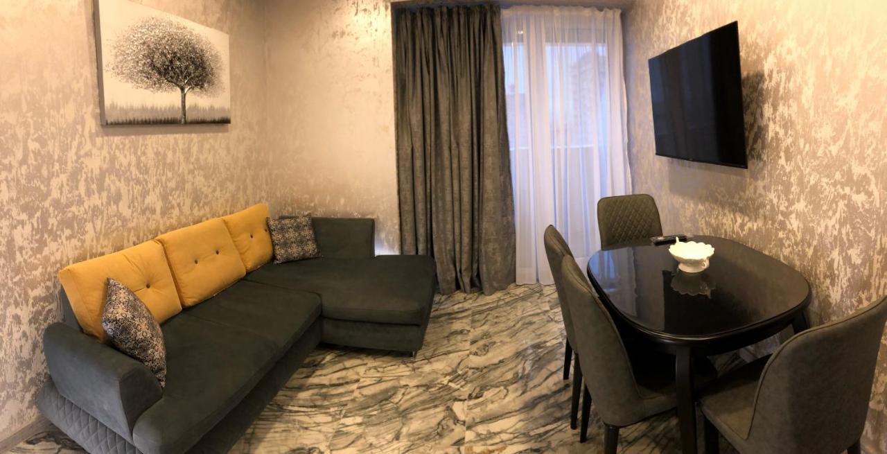 Black Sea VI Dari Apartments バトゥーミ エクステリア 写真