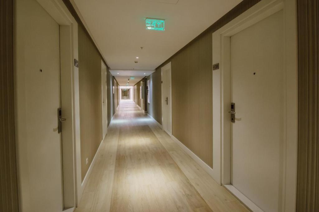 Black Sea VI Dari Apartments バトゥーミ エクステリア 写真