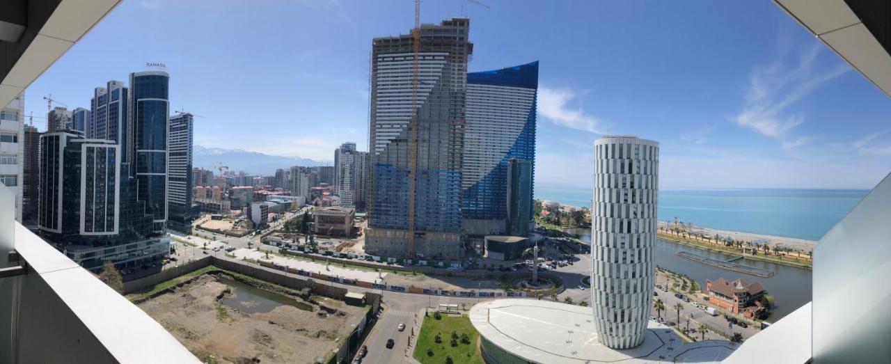 Black Sea VI Dari Apartments バトゥーミ エクステリア 写真