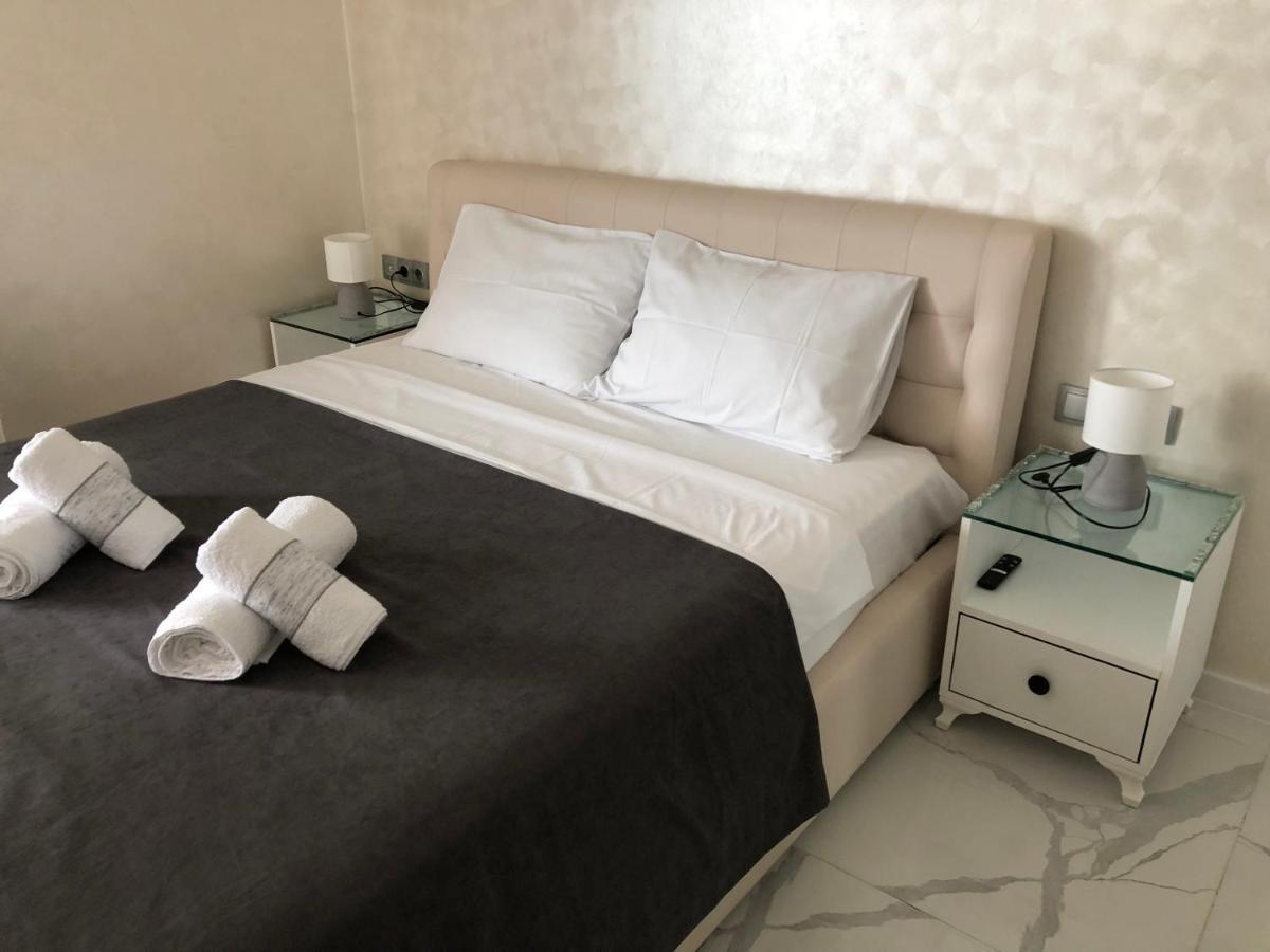 Black Sea VI Dari Apartments バトゥーミ エクステリア 写真