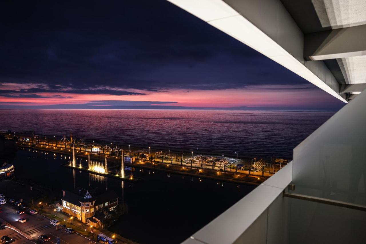 Black Sea VI Dari Apartments バトゥーミ エクステリア 写真